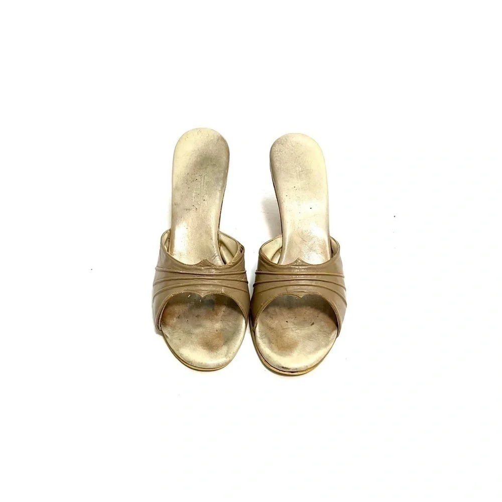 Vintage 1970s tan leather slip on polly style heels